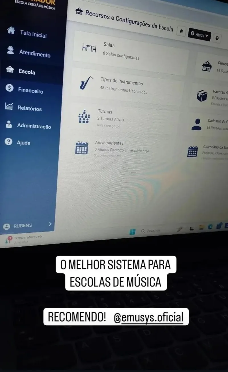 Escola de música usando a Emusys