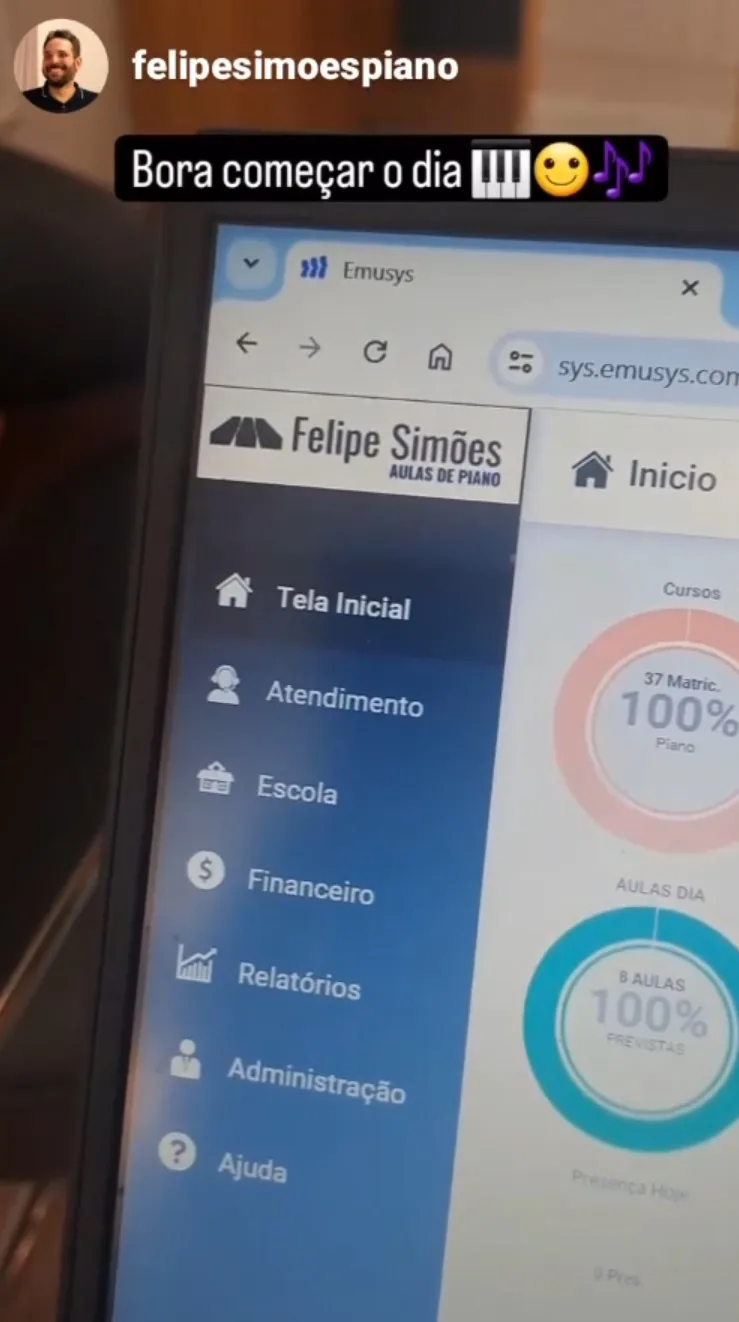 Escola de música usando a Emusys