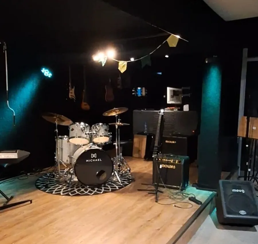 Nelsom Escola de Música