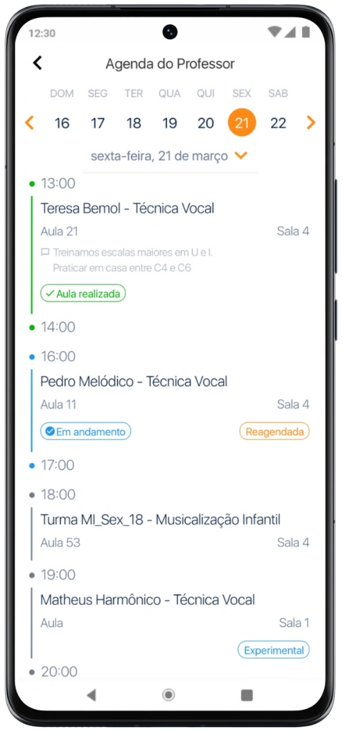 Agenda do professor no aplicativo da Emusys, com aulas do dia, turmas, salas e status de cada aula